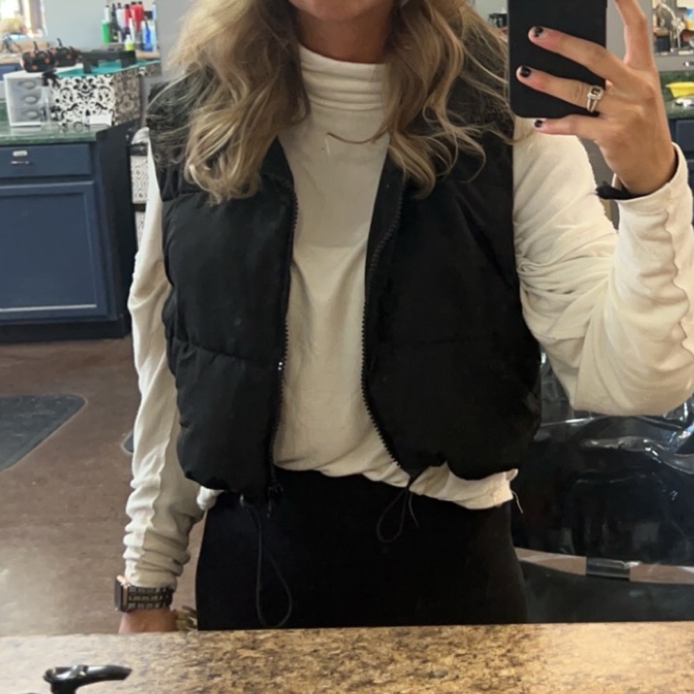 Trendy black puffer vest